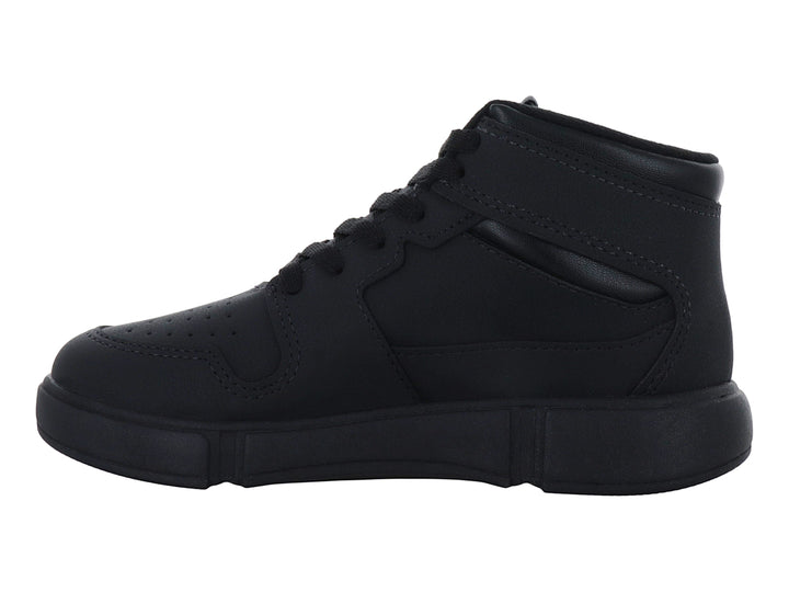 Tenis negros de bota para niño con suela gruesa y acabado mate.