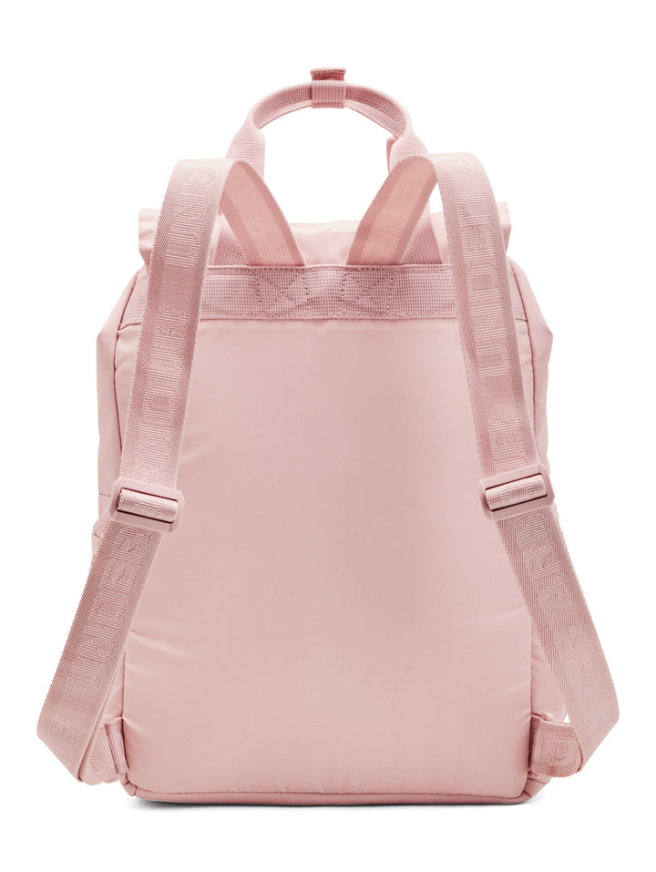Mochila Under Armour de color rosa con cordones rojos y detalles en blanco.