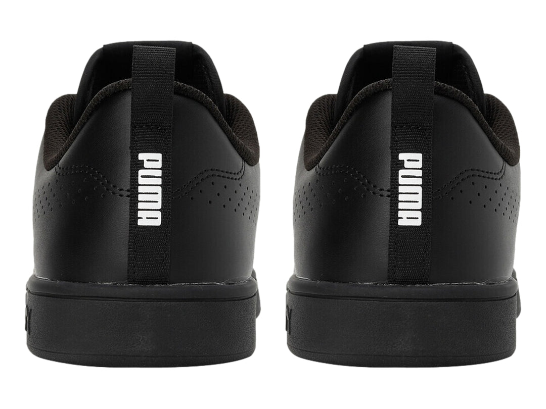 Tenis PUMA Smash Ace color negro, vista lateral, diseño deportivo y casual.