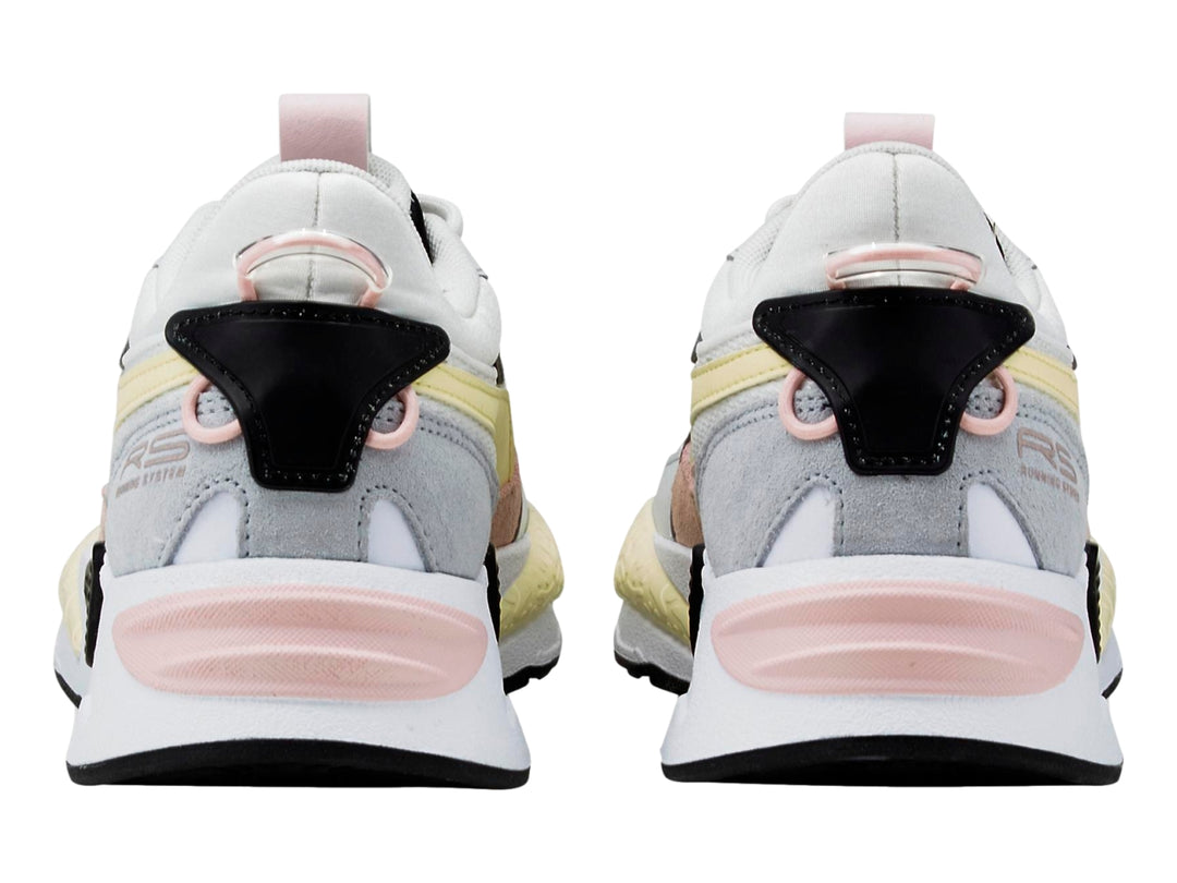 Tenis PUMA RS-Z Reinvent en colores blanco, gris, amarillo y rosa con suela robusta.