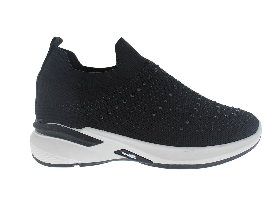 Tenis deportivos Furor color negro con suela blanca, diseño slip-on de tela tejida.