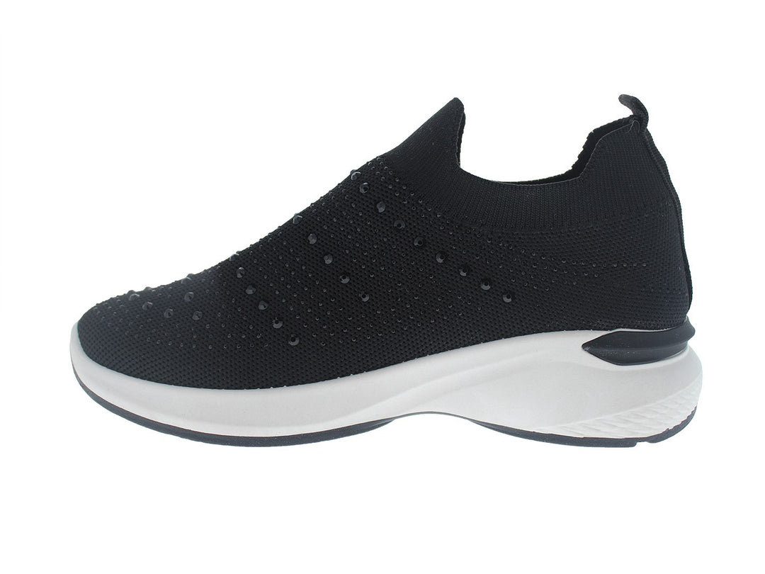 Tenis deportivos Furor color negro con suela blanca, diseño slip-on de tela tejida.