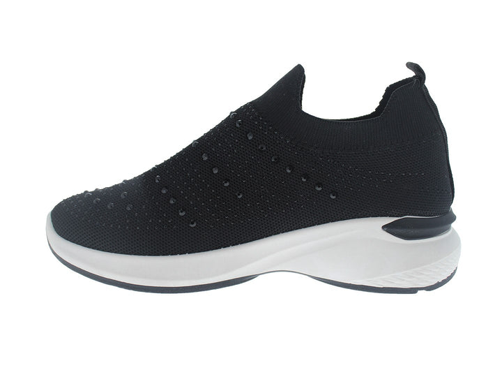 Tenis deportivos Furor color negro con suela blanca, diseño slip-on de tela tejida.