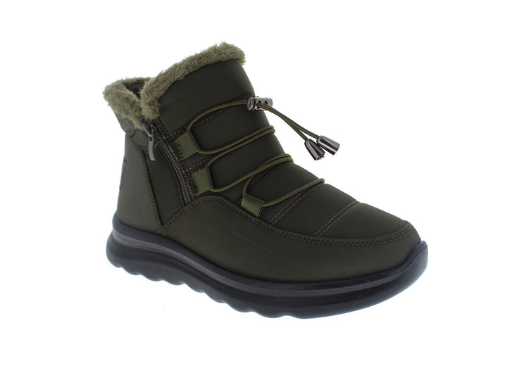 Bota color olivo con forro de piel sintética y suela negra.