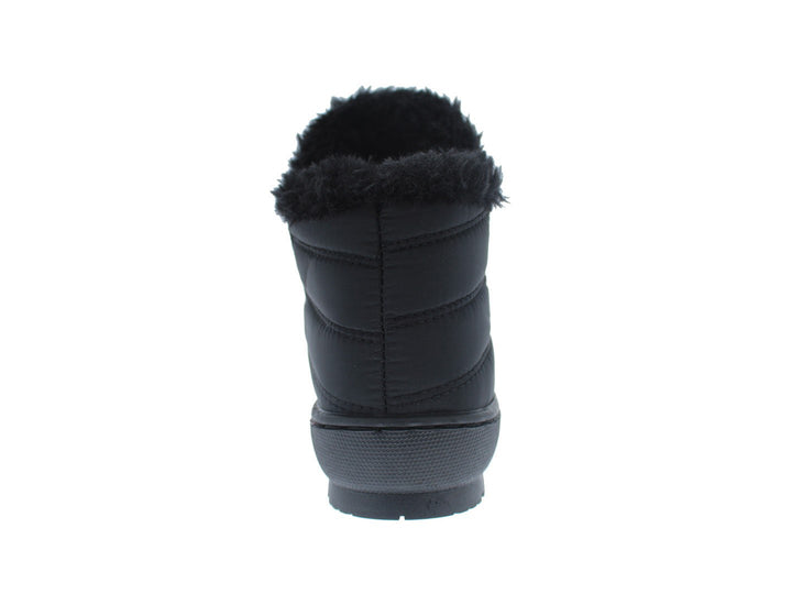 Bota infantil color negro con forro de piel sintética y diseño acolchado.