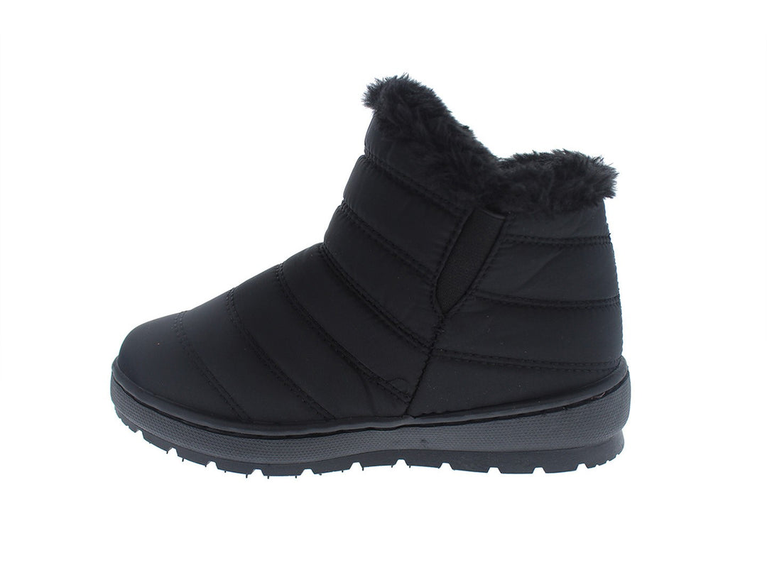 Bota infantil color negro con forro de piel sintética y diseño acolchado.