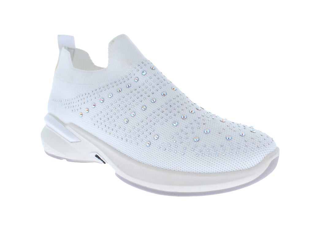 Tenis blancos estilo slip-on decorados con pequeños cristales brillantes en la parte superior.