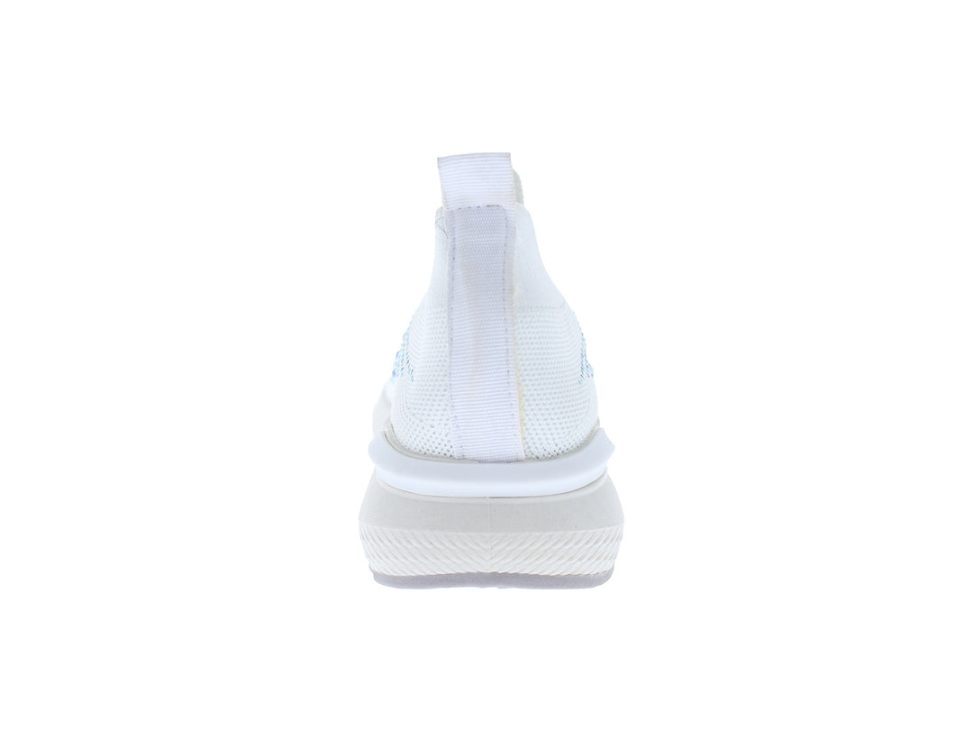 Tenis blancos estilo slip-on decorados con pequeños cristales brillantes en la parte superior.