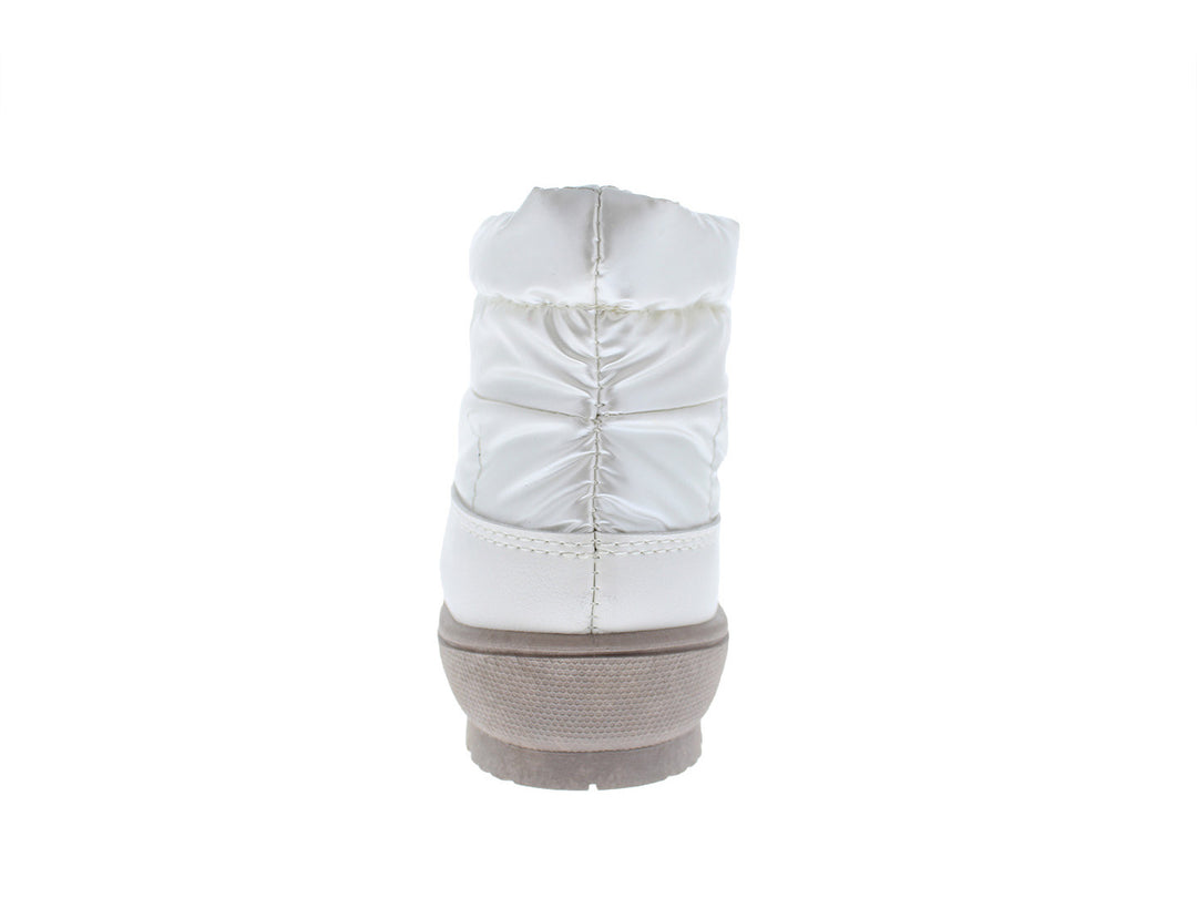 Botas beige acolchadas para bebé o niño con ajuste de cordón negro en la parte superior.