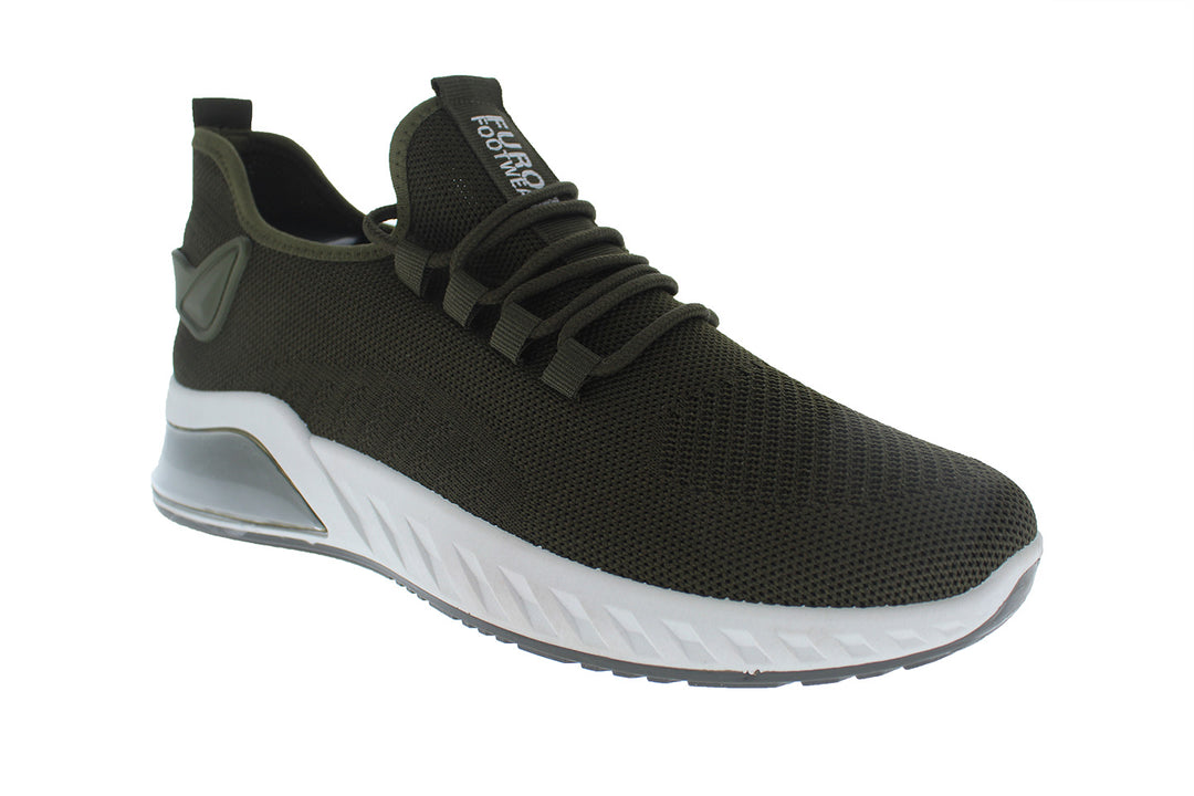 Tenis deportivos FUROR color olive con suela blanca y tejido transpirable.