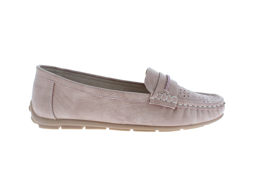 Zapato tipo mocasín color rosa palo con costuras decorativas