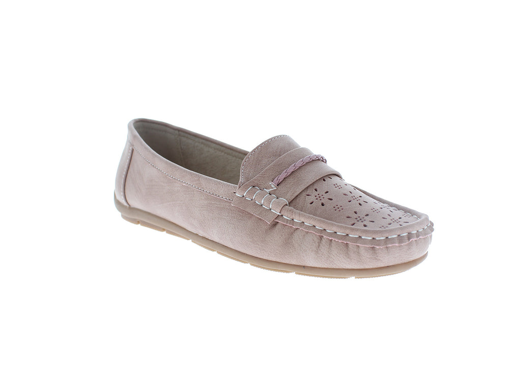 Zapato tipo mocasín color rosa palo con costuras decorativas