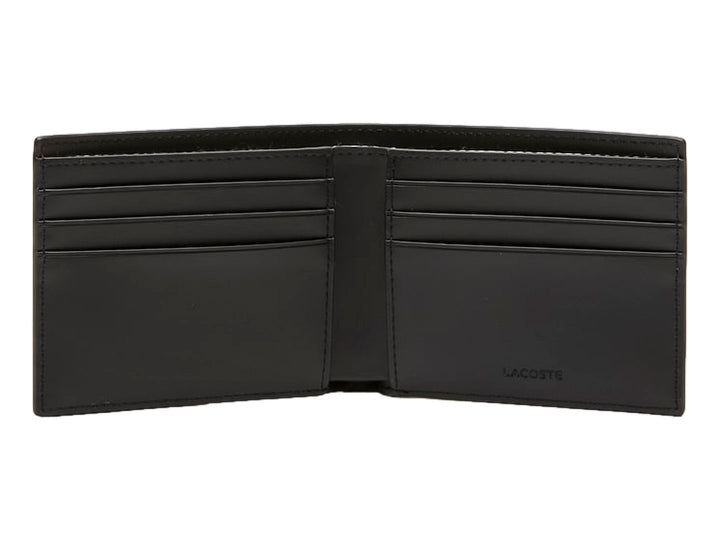 Cartera Lacoste color negro con estampado de monogramas en gris y logotipo del cocodrilo en verde.
