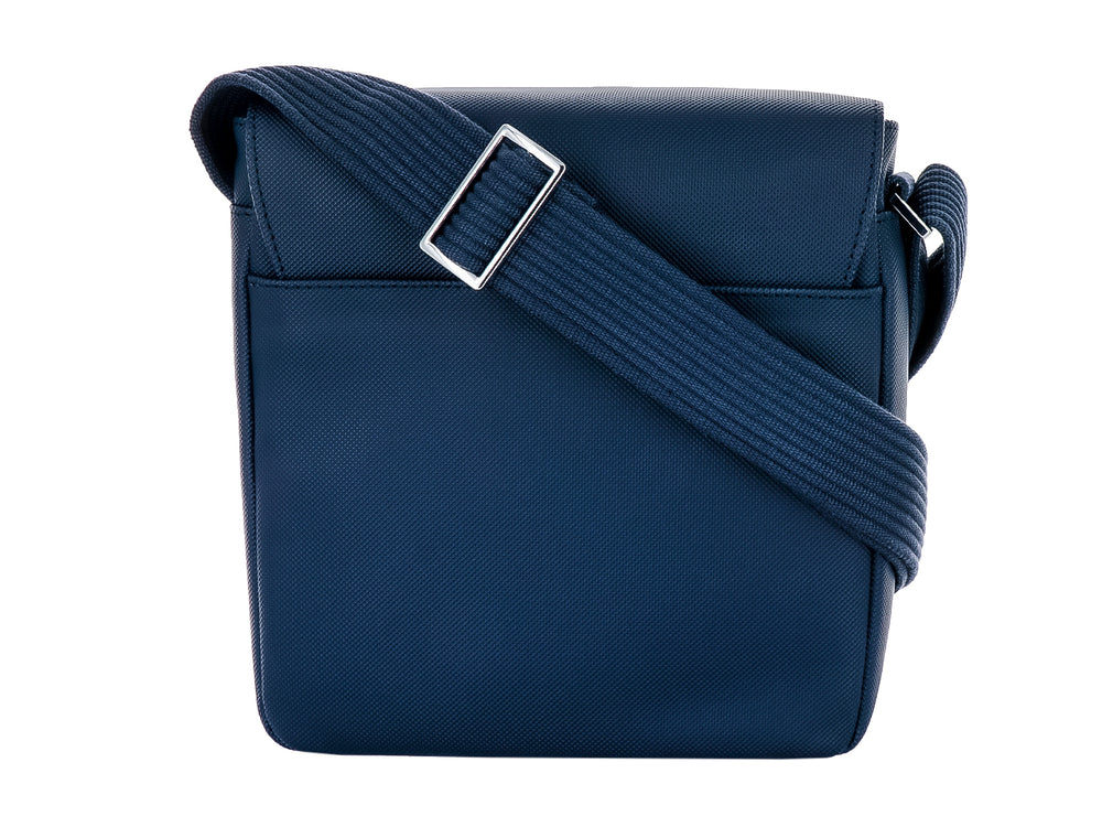 Bolso crossbody Lacoste en color azul marino con logotipo de cocodrilo bordado