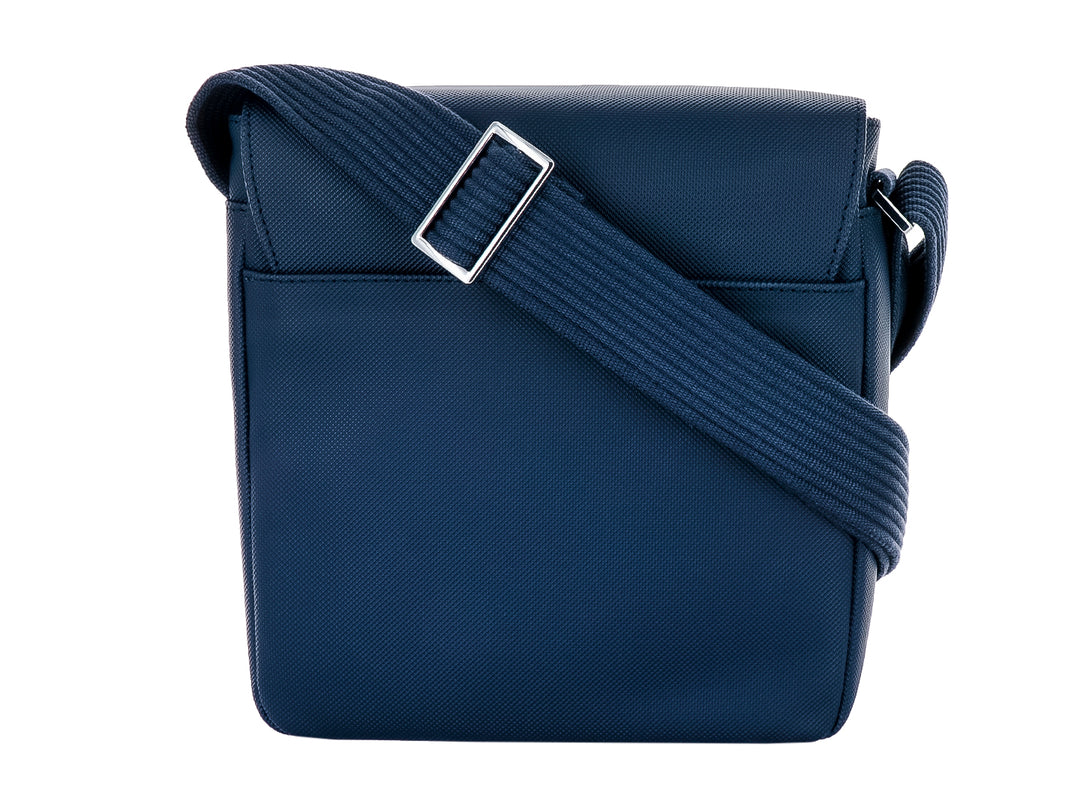 Bolso crossbody Lacoste en color azul marino con logotipo de cocodrilo bordado