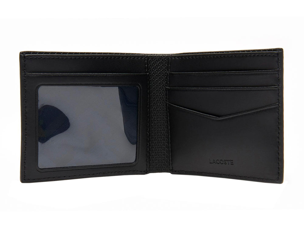 Cartera Lacoste de cuero negro con textura grabada y logo discreto en la esquina inferior derecha.