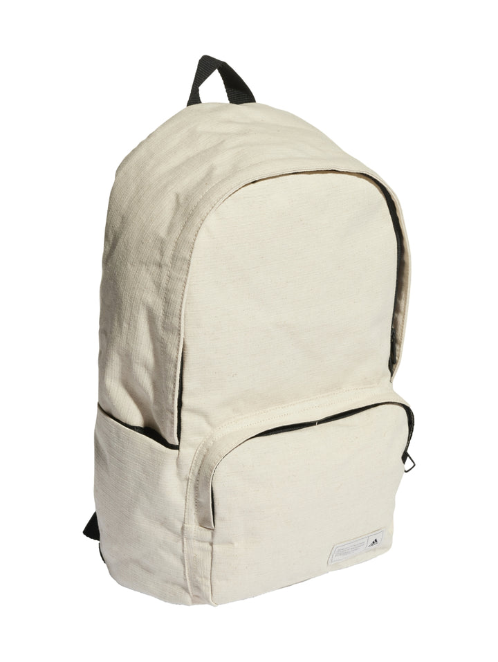 Mochila Adidas de color beige con detalles y cierres en negro, diseño casual y minimalista.