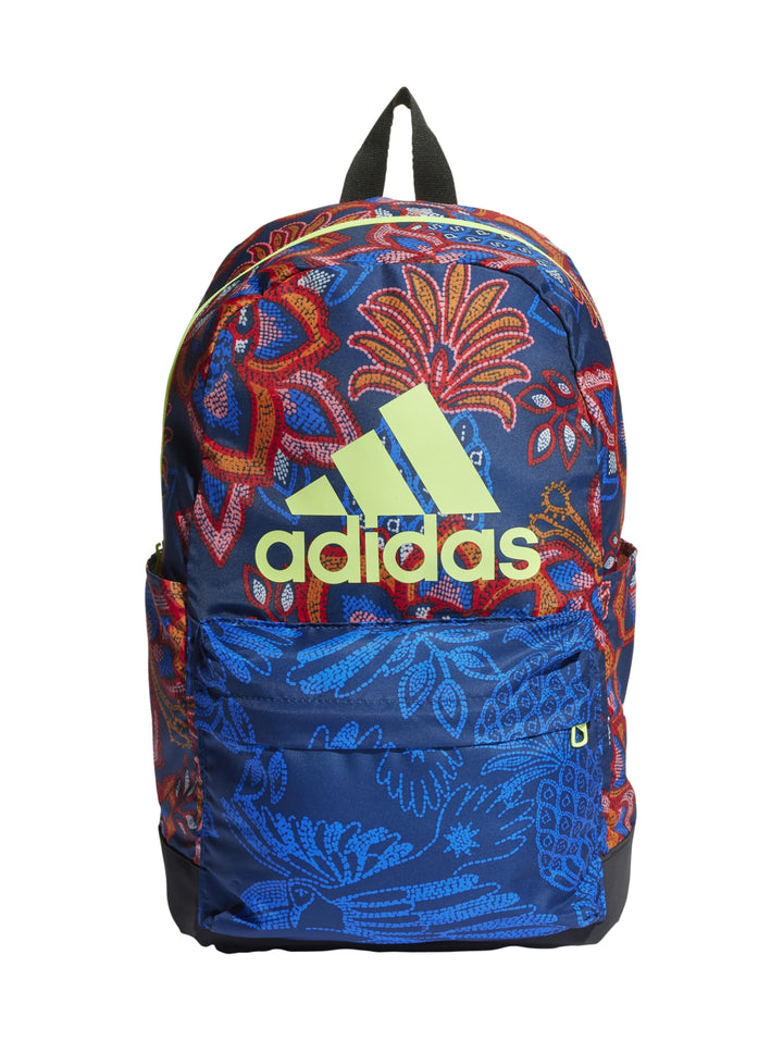 Mochila Adidas azul con estampado floral multicolor y logotipo amarillo en el frente.
