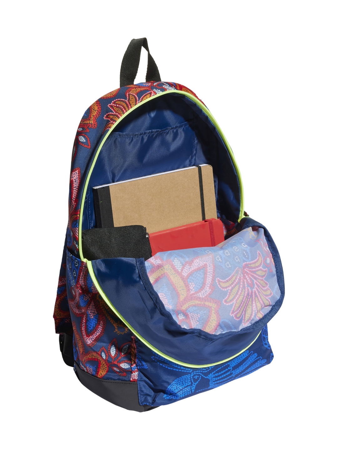 Mochila Adidas azul con estampado floral multicolor y logotipo amarillo en el frente.
