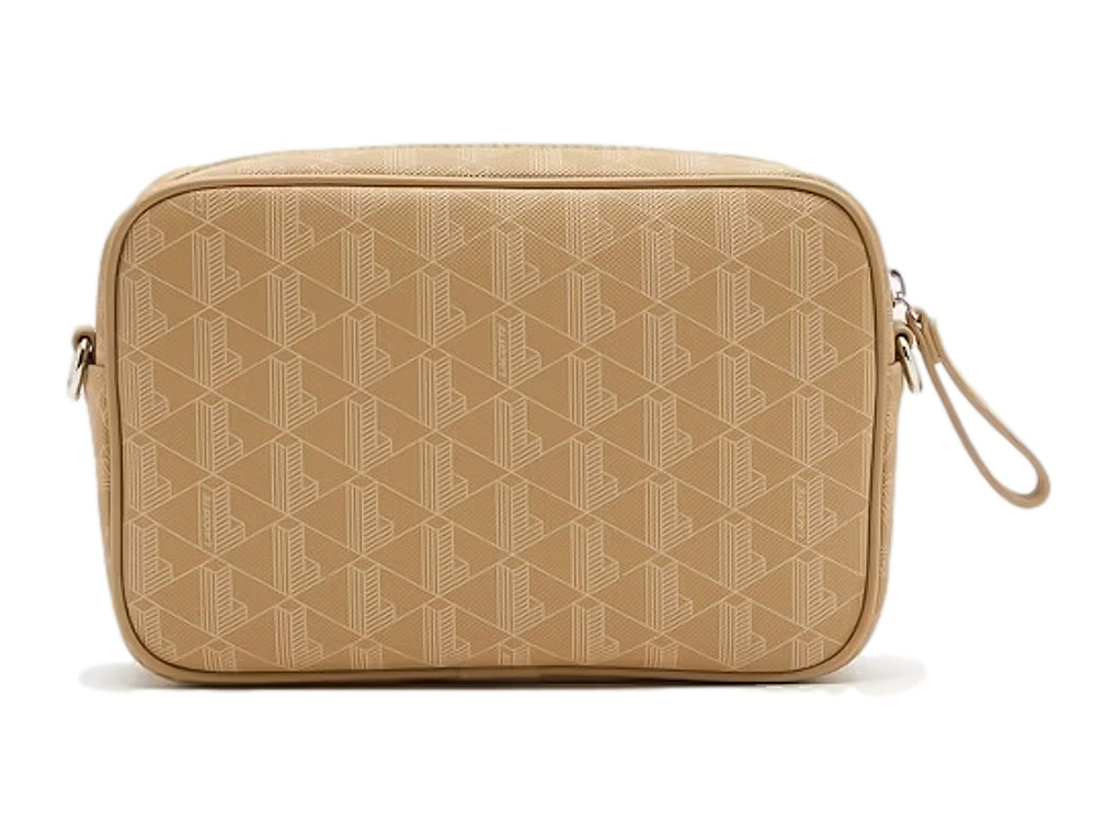 Bolso bandolera Lacoste color beige con estampado de monograma y correa ajustable.