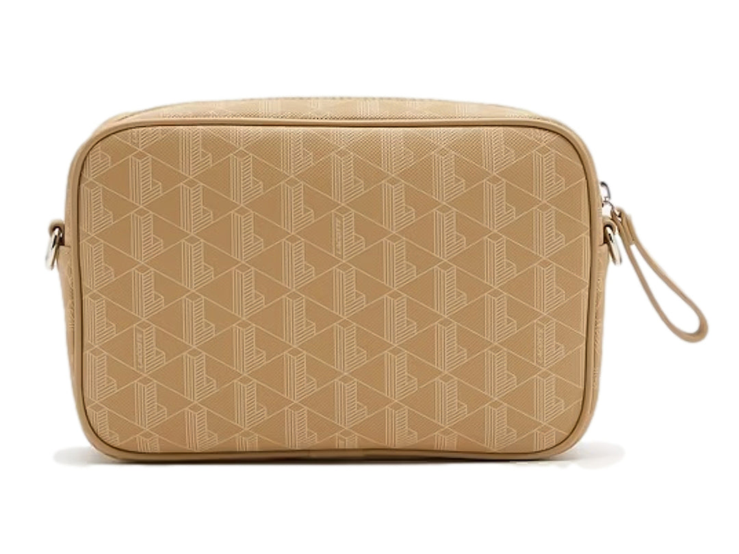 Bolso bandolera Lacoste color beige con estampado de monograma y correa ajustable.