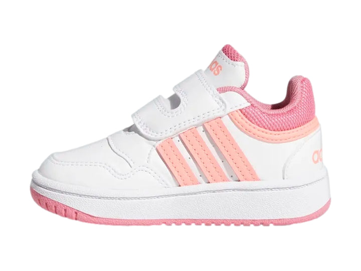 Tenis Adidas blancos con detalles en rosa y cierre de velcro para niños.