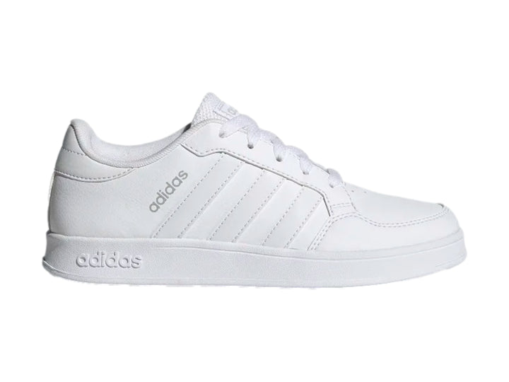Tenis Adidas Breaknet color blanco total con suela y cordones blancos.