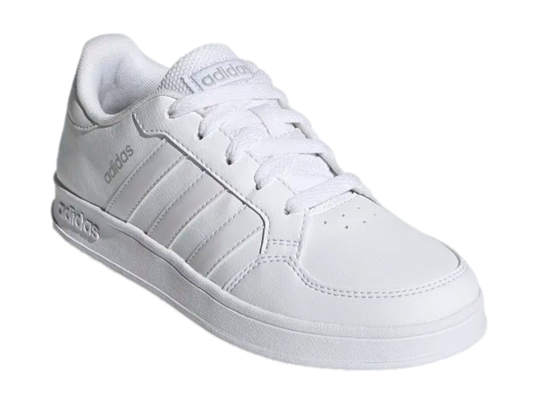 Tenis Adidas Breaknet color blanco total con suela y cordones blancos.