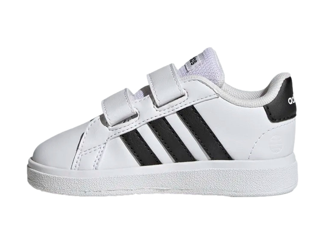 Tenis Adidas Grand Court 2.0 CF I en color blanco con tres franjas negras y cierre de velcro para niños.