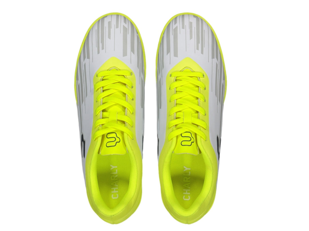 Zapato de fútbol Charly modelo 10 en colores blanco y amarillo fluorescente para superficie sintética.