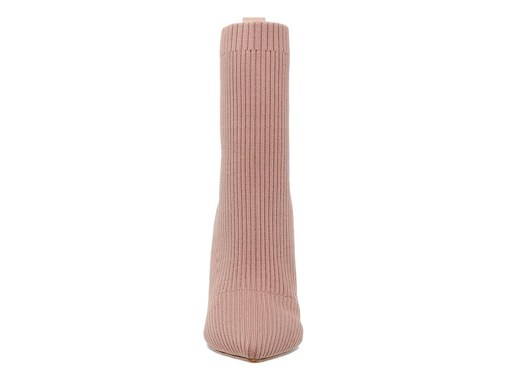 Botín Steve Madden color blush con tejido acanalado y tacón alto de aguja.