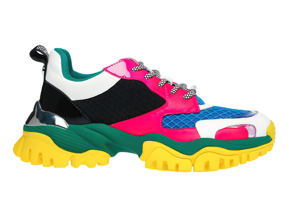Tenis Steve Madden multicolor con suela gruesa amarilla y detalles en fucsia, verde y azul.