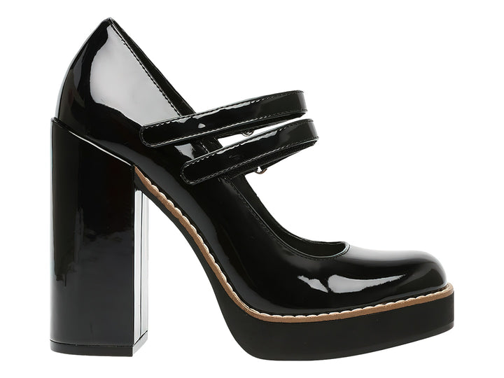 Zapato de tacón alto y plataforma en color negro brillante con correa ajustable, marca Steve Madden.