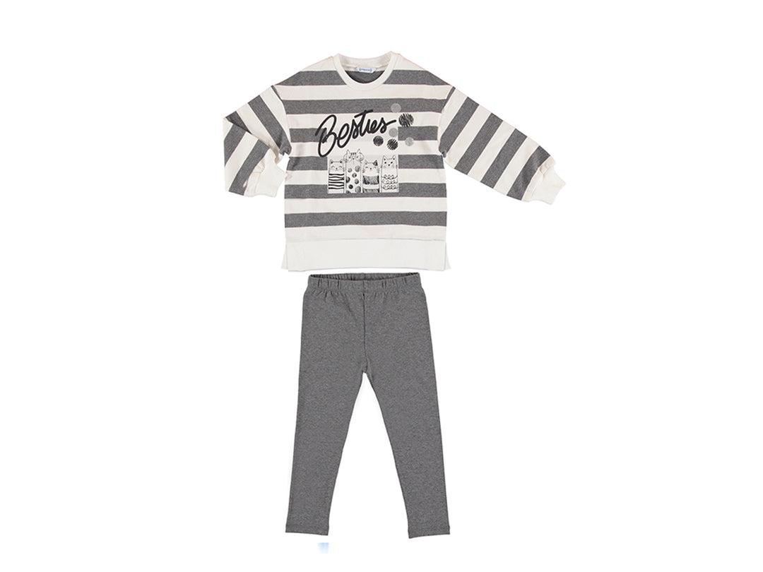 Conjunto infantil Mayoral con sudadera a rayas blancas y grises y leggings color titanio.