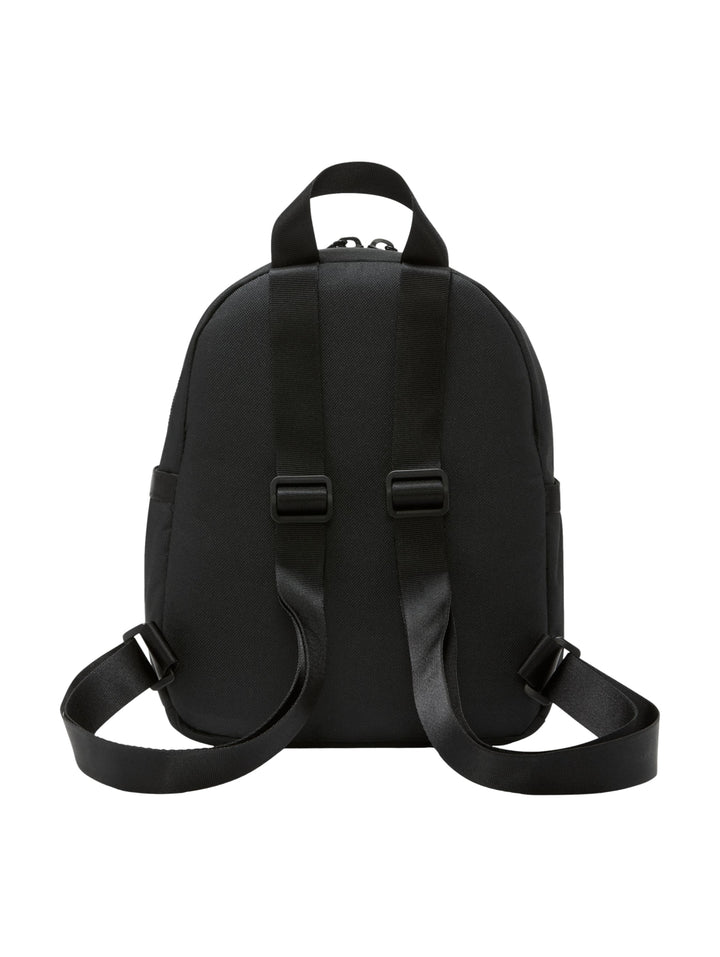 Mochila mini Nike de color negro con logotipo blanco en el frente y cierre frontal.