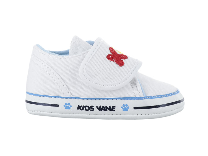 Zapato blanco para bebé de tela con cierre de velcro y letras coloridas.
