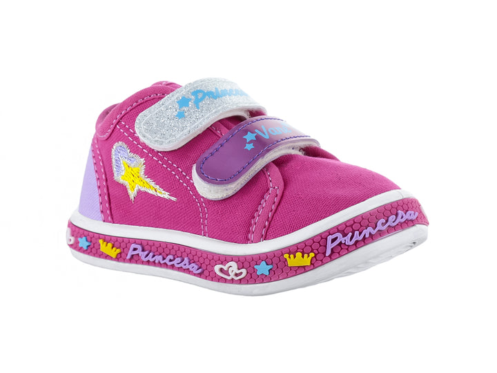 Zapato infantil color fucsia con detalles brillantes, suela blanca y adornos de coronas y estrellas.