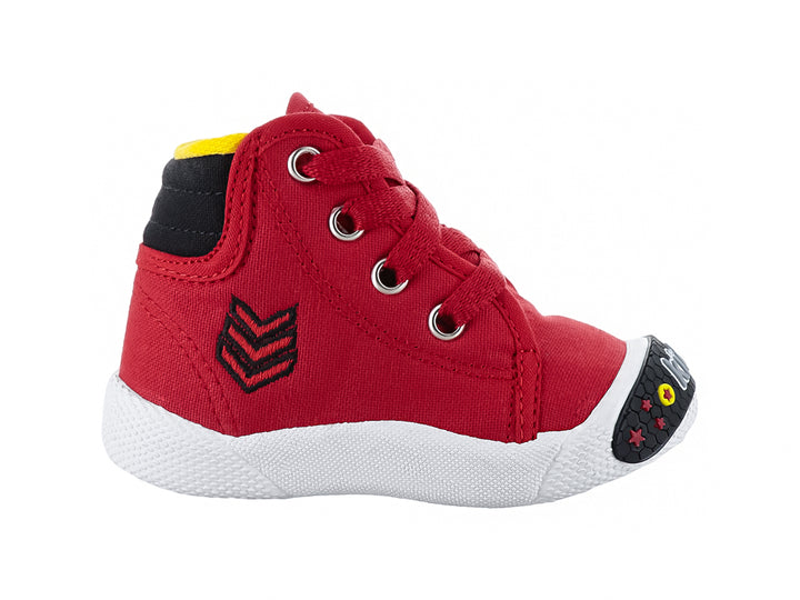 Zapato tipo tenis para bebé en color rojo con suela blanca y detalles en negro.