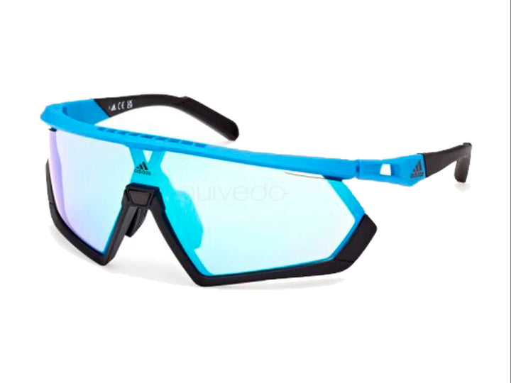 Lentes de sol deportivos Adidas en color azul y negro con cristales espejados.