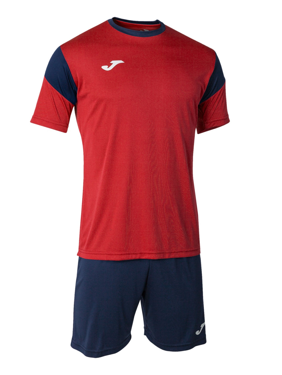 Conjunto deportivo Joma para niño con camiseta roja y shorts azul marino.
