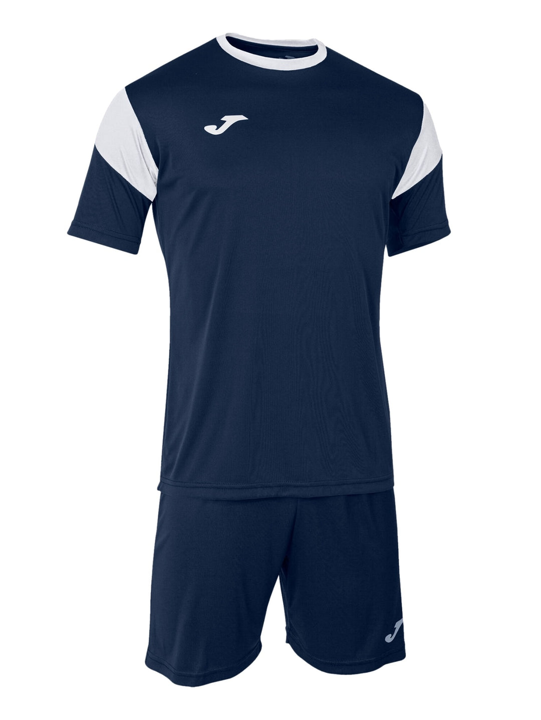 Conjunto deportivo Joma para niño en color azul marino con detalles blancos en los hombros, incluye camiseta y shorts.