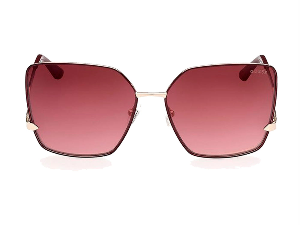 Lentes de sol GUESS para mujer con armazón dorado y cristales cuadrados en color guinda degradado.