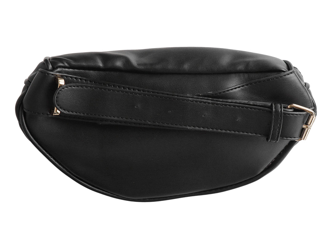 Bolso de hombro negro con diseño acolchado geométrico y cierre metálico dorado.
