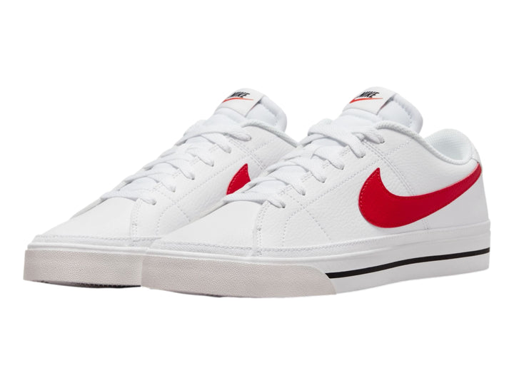 Tenis Nike blancos con logotipo rojo y una línea negra delgada en la suela.