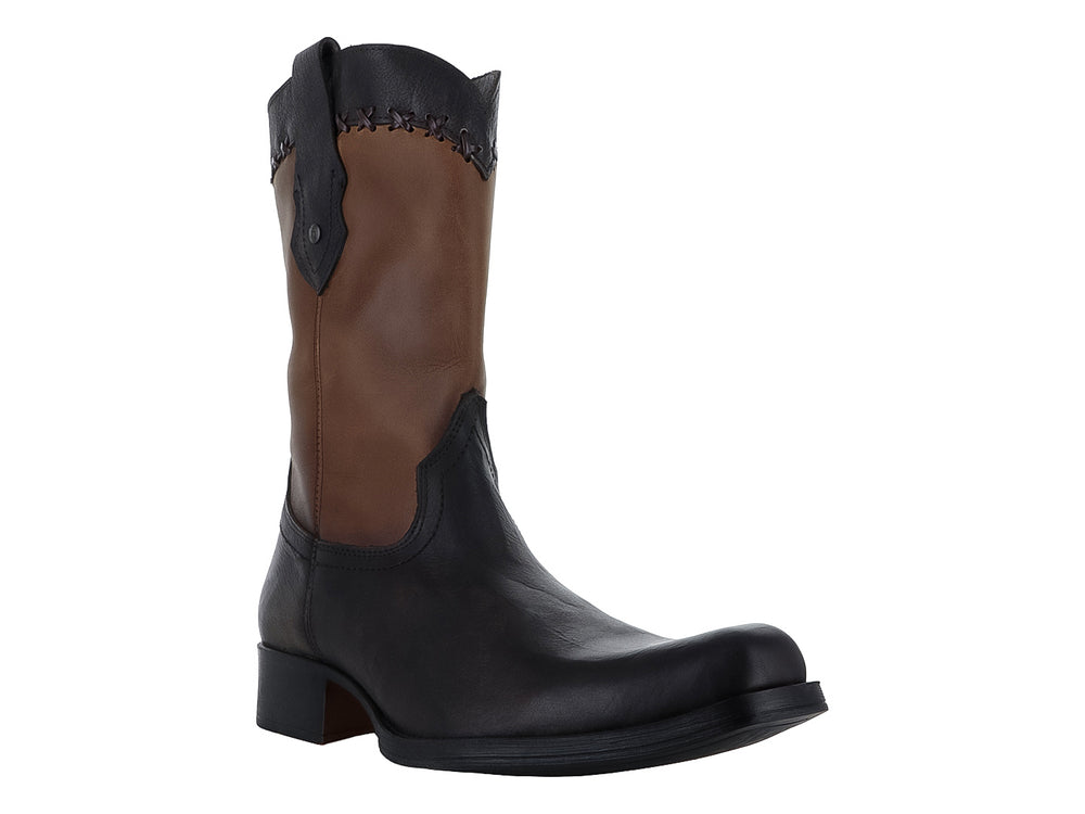 Bota vaquera para hombre en piel de color café con diseño bicolor.