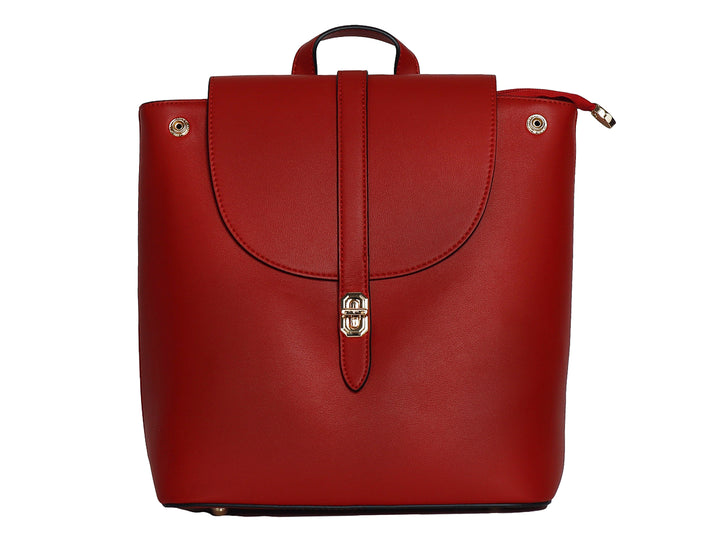 Mochila color rojo de material sintético liso con cierre metálico plateado y asa superior.