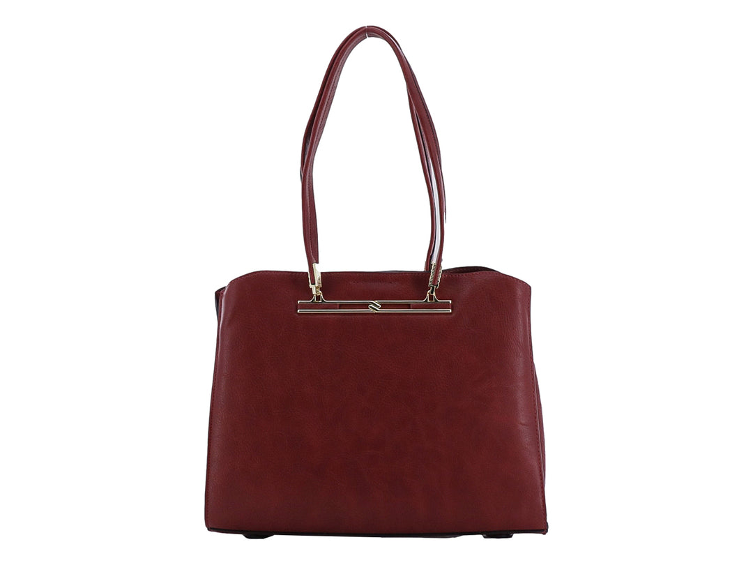 Bolsa de hombro color rojo oscuro con asa larga y detalle metálico dorado en la parte frontal.