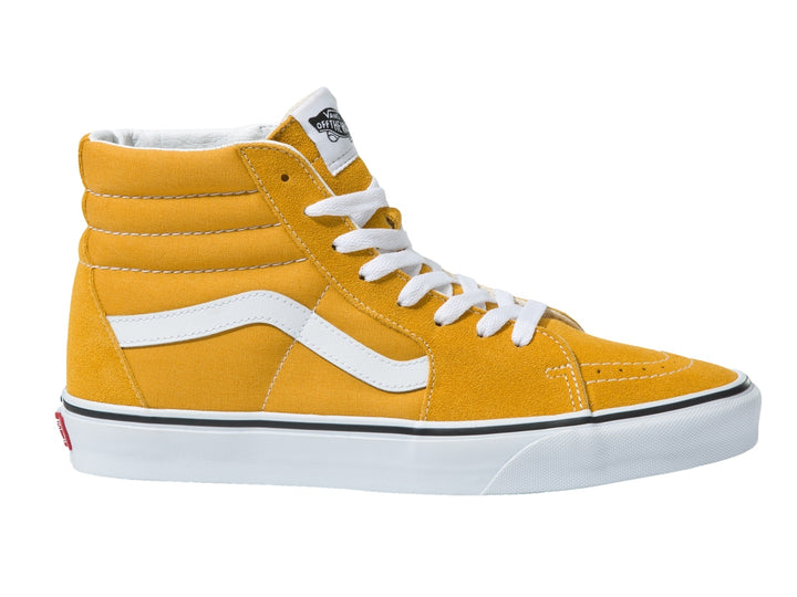 Tenis VANS SK8 HI CTHR color amarillo dorado con detalles y suela en color blanco.