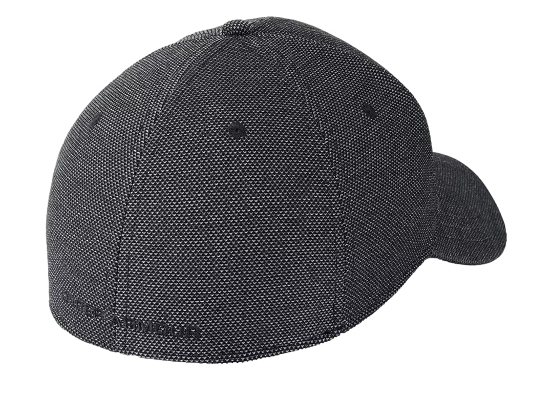 Gorra deportiva Under Armour en color negro jaspeado con logotipo frontal en relieve y visera curva.