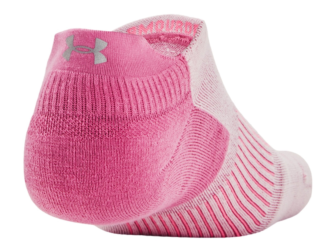 Calcetín deportivo Under Armour color rosa, modelo no show.